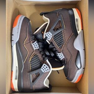 Jordan Air 4 Retro SE in Black and Starfish